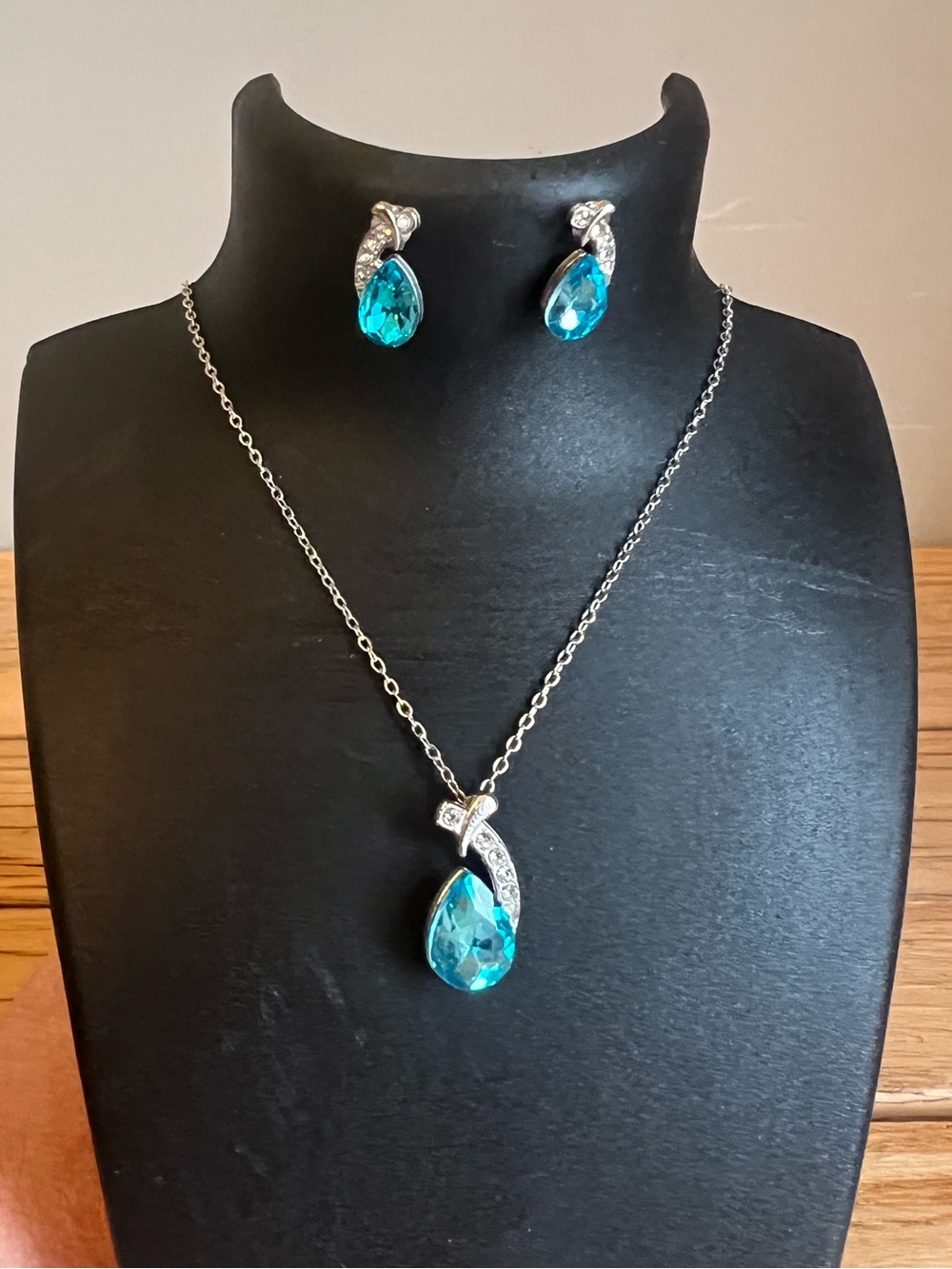 Silver Necklace and Earrings Set with Blue Teardrop Stones